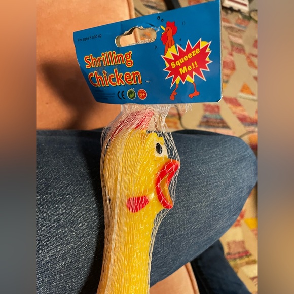 🐔 The Shrilling Chicken Rubber Chicken New With Tags Hilarious Gag Joke 🐔 - Picture 7 of 7